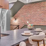 New Music Loft-style With Rooftop Views Holiday home