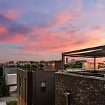 2 Homes With Rooftops & Views Holiday home Nashville