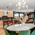 2 Homes With Rooftops & Views Holiday home Nashville