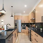 Holiday home 2 Homes With Rooftops & Views