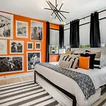 Holiday home 2 Homes With Rooftops & Views Nashville