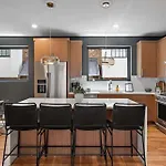 2 Homes With Rooftops & Views Holiday home