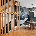 Holiday home 2 Homes With Rooftops & Views Nashville