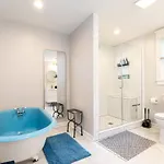 Holiday home Casa Azul King Beds Close To Broadway Hot Tub *