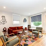 Casa Azul King Beds Close To Broadway Hot Tub Holiday home *