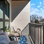 Three King With Pool Gym Balcony & Garage Right On Music Row Downtown Views From Rooftop Walk To Rca B & Local Dining Under 2 Miles To Broadway Elevator Access 24 Hr Hospitality Holiday home *