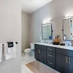 Three King With Pool Gym Balcony & Garage Right On Music Row Downtown Views From Rooftop Walk To Rca B & Local Dining Under 2 Miles To Broadway Elevator Access 24 Hr Hospitality Nashville
