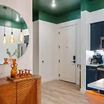 Three King With Pool Gym Balcony & Garage Right On Music Row Downtown Views From Rooftop Walk To Rca B & Local Dining Under 2 Miles To Broadway Elevator Access 24 Hr Hospitality *
