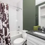 Holiday home Emerald Overlook - Skyline Views & Rooftop Patio