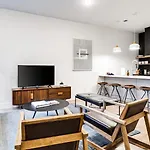 The Grove By Avantstay Stylish Group Stay With Private Bathrooms