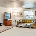 The Berrywood By Local Holiday home