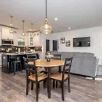 Broadway Breeze Escape Modern Nashville Comfort Holiday home Nashville