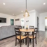 Broadway Breeze Escape Modern Nashville Comfort Holiday home Nashville