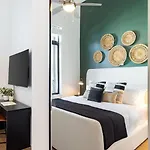 Holiday home New Build 2 Minutes From Downtown Dining Entertainment *