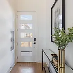 New Build 2 Minutes From Downtown Dining Entertainment *