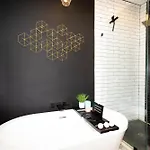 Broadway Breeze Escape Modern Nashville Comfort