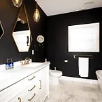 Broadway Breeze Escape Modern Nashville Comfort *