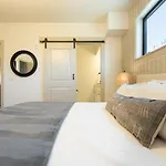 Holiday home Let The Good Times Roll By Local Nashville