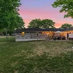 Holiday home Spacious Modern Ranch 5 Miles To Downtown *