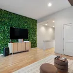 Nash - Music Retreat - 757a Lynwood Ave *