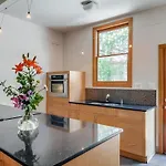 The Hummingbird Retreat By Local Apartment Nashville