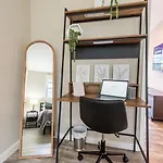 Sleeps 6-full Kitchen-4 Beds-big Couch-officespace Apartment Nashville