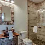 Rustic Studio Walkable To Music Row! By Stay Local Nashville