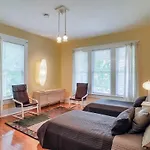 The Hummingbird Retreat By Local Apartment *