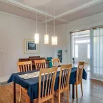 The Hummingbird Retreat By Local Apartment