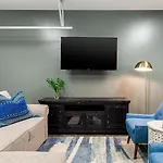 Waverly By Avantstay Nashville-Inspired Townhome W Luxury Kitchen Pool Table