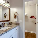 Apartment Steps From Hillsboro Village, Downtown 9 Mins Away Nashville