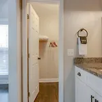 Steps From Hillsboro Village, Downtown 9 Mins Away Apartment