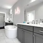 Lux Retreat 12 Beds Games Bar Holiday home Nashville
