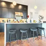 Holiday home New We Roll Rooftop - Hot Tub With Views - 13 Beds