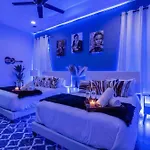 New We Roll Rooftop - Hot Tub With Views - 13 Beds