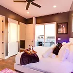 New We Roll Rooftop - Hot Tub With Views - 13 Beds *