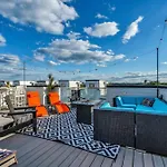 New We Roll Rooftop - Hot Tub With Views - 13 Beds Holiday home