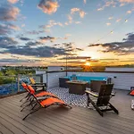 New We Roll Rooftop - Hot Tub With Views - 13 Beds *