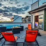 Holiday home New We Roll Rooftop - Hot Tub With Views - 13 Beds