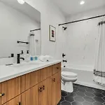 Game Room & Rooftop Deck At Downtown Nashville