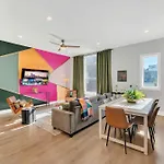 Close To Dt Music Rooftop Views Game Holiday home *