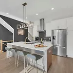 Close To Dt Music Rooftop Views Game Holiday home *