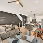 Close To Dt Music Rooftop Views Game Holiday home