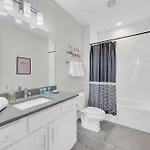 Brand New Views Karaoke Near Downtown Holiday home