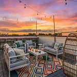 Holiday home Game & Rooftop Deck At Downtown Nashville