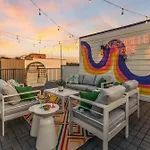 Game & Rooftop Deck At Downtown Holiday home