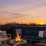 The Linden - Rooftop Views Refined Design New Holiday home