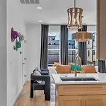 Stylish 5br Retreat W Rooftop Hot Tub * Nashville