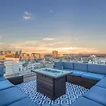 Holiday home The Skyline Social - Retreat & Private Rooftop *