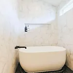 Modern Retreat 4 Bedroom 3 5 Ba Walk To East Nash Gems *